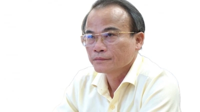 When will the Quang Ngai Department of Education and Training officially announce the results of the 10th grade entrance exam today?
