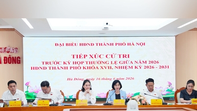 The Chairman of the Hanoi City People's Council meets with voters ahead of the mid-year regular session in 2026.