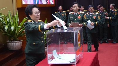 The 8th Central Executive Committee of the Vietnam Veterans Association consists of 89 members.
