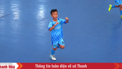 Dengan kemenangan meyakinkan atas Khanh Hoa, tim U11 Viet Hung Thanh Hoa memiliki peluang besar untuk melaju ke babak final.