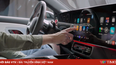 Výrobce luxusních automobilů urychluje elektrifikaci a integraci umělé inteligence.
