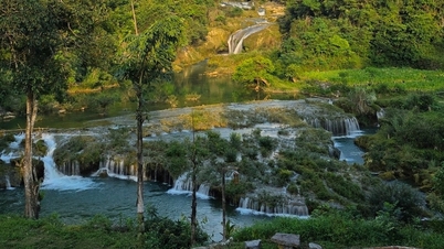 En britisk turist som leide et lite rom i nærheten av en foss i Cao Bang, ble lamslått da han gikk ut på balkongen.