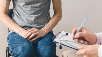 Powiększenie prostaty u starszych mężczyzn: Nie należy lekceważyć zaburzeń układu moczowego.