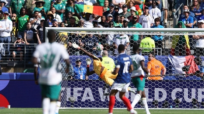 Mbappé scorede to historiske mål, da Frankrig vandt 3-1 over Senegal ved VM.