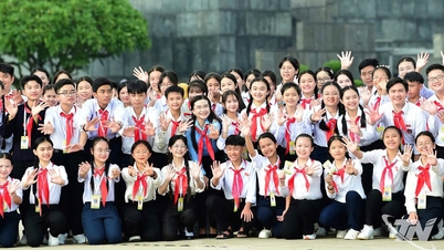Anak-anak di Thai Nguyen siap menyambut Festival Nasional pertama.