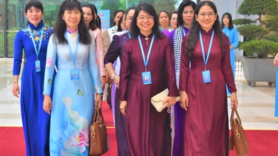 O delegație de femei din provincia Tay Ninh a vizitat Mausoleul președintelui Ho Și Min.