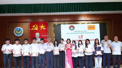 Quỹ Khuyến học, khuyến tài Nguyễn Du tuyên dương hơn 100 học sinh xuất sắc