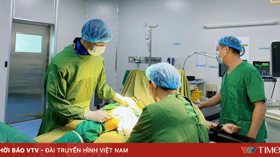 Peringatan tentang risiko cedera saat bekerja di ketinggian.