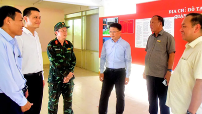 Die Verantwortlichen von Ho-Chi-Minh-Stadt inspizieren den Fortschritt der Suche nach den Überresten gefallener Soldaten im Le Thi Rieng Park.