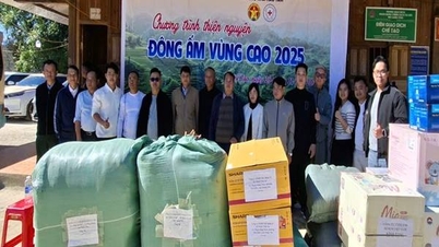 Inspectoratul provinciei Lao Cai a organizat programul caritabil „Iarnă caldă în zonele muntoase” în 2025.
