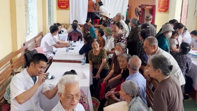 Rumah sakit tersebut menjalin hubungan dengan pasien miskin melalui tindakan belas kasih.