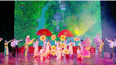 Ungdomsforeningen under Turismeministeriet vandt A-prisen for deres gruppesang ved den første "Ho Chi Minh-generationens unge sangkonkurrence".