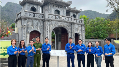 Ungdommen i Ninh Binhs turistministerium organiserede afsløringen af ​​digitale plaketter på historiske steder for at fejre 95-årsdagen for grundlæggelsen af ​​Ho Chi Minh Kommunistiske Ungdomsforbund (26. marts 1931 - 26. marts 2026).