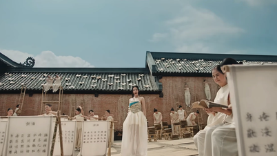 Kontroversi seputar penggunaan aksara Nôm dalam video musik 'Lá ngọc cành vàng' oleh penyanyi Kiều Anh.