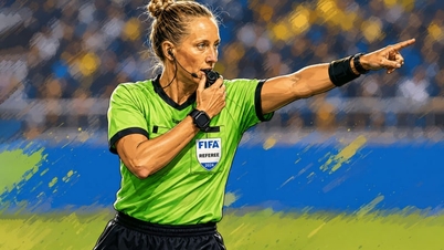 توري بينسو - أول حكمة أمريكية تدير مباراة في كأس العالم للرجال.