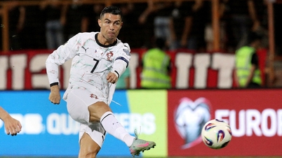 Giữa bão tranh cãi, Bruno Fernandes nói gì về Ronaldo?
