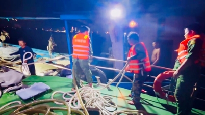 Egy bajba jutott halászhajó időben történő megmentése a Da Nang-öbölben.