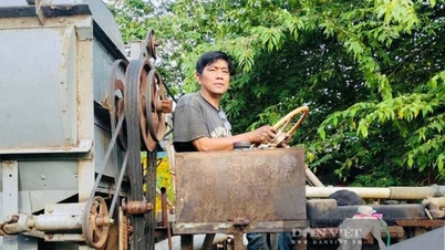 O agricultor inventou uma máquina para debulhar grãos, e toda a aldeia de Dong Thap está maravilhada.