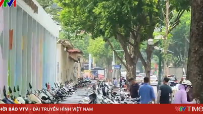Mange parkeringspladser i Hanoi opkræver højere gebyrer end de angivne priser.