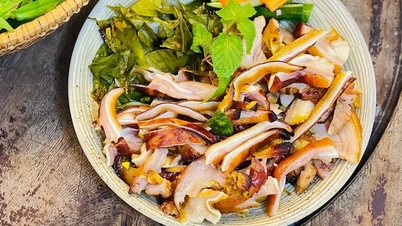 Sian kollageenirikkain osa, grillattuna tuoksuvien, rapeiden mac mat -lehtien kanssa, on uskomattoman koukuttavaa.