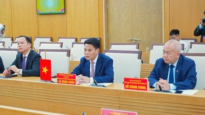 Le Ngoc Chau, a Hanoi Pártbizottság titkára udvariassági találkozó keretében fogadta a Laoszi Népi Demokratikus Köztársaság miniszterelnök-helyettesét és igazságügyminiszterét.