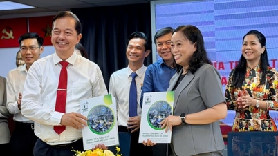 Pusat Akhbar Akademi Kader Bandar Raya Ho Chi Minh sedang memeterai perkongsian strategik mengenai latihan dan perundingan dasar.