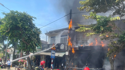 Kebakaran besar terjadi di fasilitas percetakan di Hue.