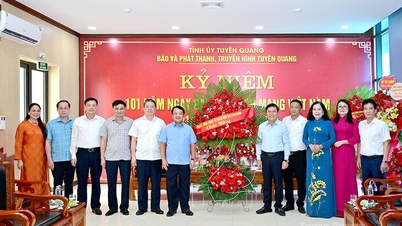 Bí thư Tỉnh ủy Hầu A Lềnh thăm, chúc mừng các cơ quan báo chí nhân kỷ niệm 101 năm Ngày Báo chí Cách mạng Việt Nam