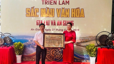 ABERTURA DA EXPOSIÇÃO “CULTURAS COLORIDAS DE GIA LAI E AN GIANG” NO MUSEU PROVINCIAL DE AN GIANG