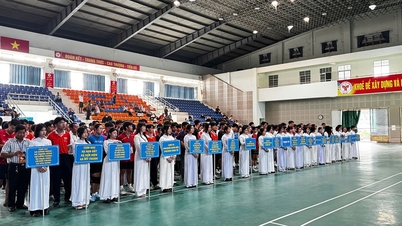 Cerimônia de abertura da competição de badminton no 1º Festival Esportivo Provincial de An Giang 2026