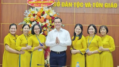 Le ministre des Minorités ethniques et des Religions a rendu visite au Département des Minorités ethniques et des Religions et l'a félicité à l'occasion de l'annonce de la création de la ville de Dong Nai.