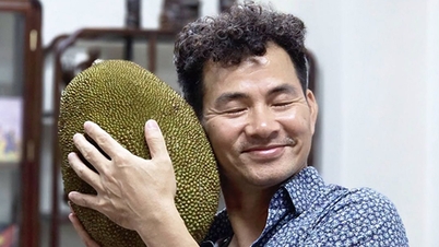 Director Xuan Bac is happy with his 'fortune', and MC Thao Van's joy at turning 60.