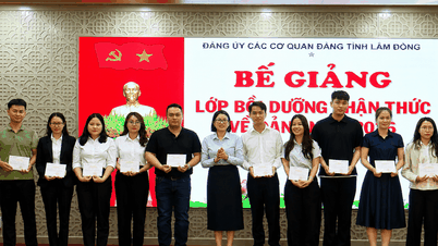 50 quần chúng ưu tú hoàn thành lớp bồi dưỡng nhận thức về Đảng