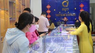Giá vàng tiếp tục biến động, vàng miếng vượt mức 151 triệu đồng/lượng