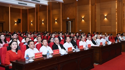 Die Provinz Ha Tinh prüft derzeit eingehend wichtige Themen und erarbeitet ein Aktionsprogramm zur Umsetzung der Resolution des 20. Provinzparteitags.