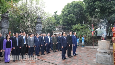 Đoàn đại biểu lãnh đạo tỉnh dâng hương nhân dịp Tết Nguyên đán Ất Tỵ 2025