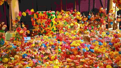 Para perajin di Hue terus melestarikan kerajinan tradisional.