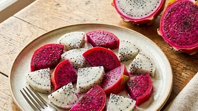 What are the health benefits of eating dragon fruit in the summer?