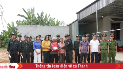 Petugas polisi mobile melakukan latihan lapangan dan melaksanakan kegiatan penyuluhan masyarakat.
