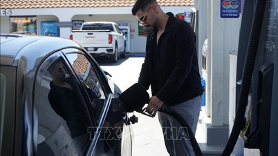 AS: Harga petrol di California menjunam, jatuh di bawah $6 segelen.