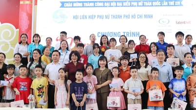 A União das Mulheres da Cidade de Ho Chi Minh presenteou 50 crianças carentes em Hanói.