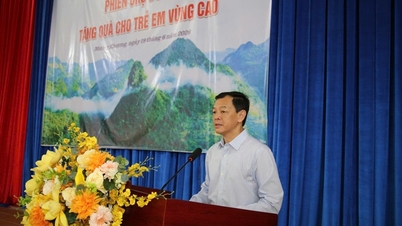 Près de 2,4 milliards de VND ont été donnés à des enfants défavorisés de la région frontalière de Lao Cai grâce à un événement de « marché à prix zéro ».