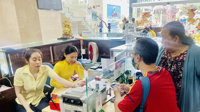 On the afternoon of June 19th, the price of gold fell by another 1.1 million VND per tael.