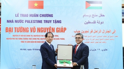 Ceremony posthumously awarding the Grand Order of the State of Palestine to the late General Vo Nguyen Giap.