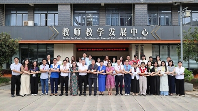 ນັກສຶກສາມະຫາວິທະຍາໄລຮຸຍກົງໄດ້ຮັບລາງວັນຫຼຽນຄຳ ໃນການແຂ່ງຂັນການແພດພື້ນເມືອງຈີນ ທີ່ປະເທດຈີນ.