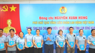สมาพันธ์แรงงานแห่งชาติเวียดนามมอบของขวัญให้แก่สมาชิกสหภาพแรงงานและแรงงานด้อยโอกาสในจังหวัดลำดง