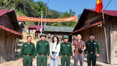 Nơi ánh điện bừng sáng và những bước chân người làm báo
