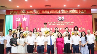 Phường Từ Liêm kết nạp 7 học sinh THPT ưu tú vào Đảng