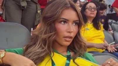 Cổ động viên nóng bỏng của Brazil gửi thông điệp đặc biệt trên khán đài