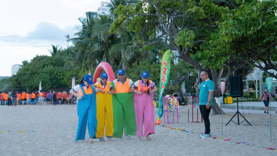 Wisata pulau dan pantai adalah pilihan populer.